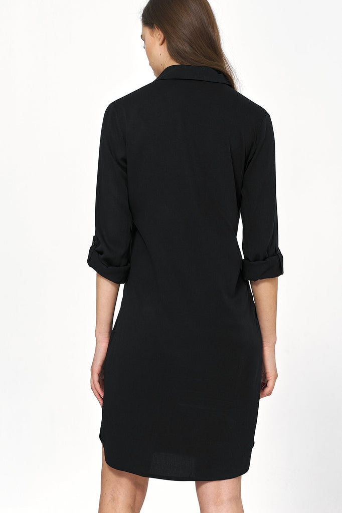 Petite robe noire, ample et décontractée, vue de dos