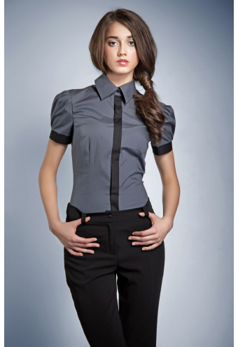 Chemisier cintré, gris et noir, pour femme chic.